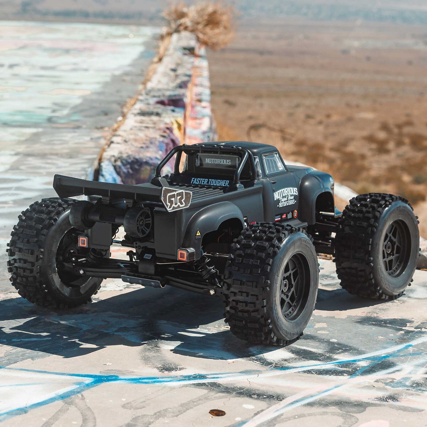 ARRMA 1/8 NOTORIOUS 6S 4X4 RTR Brushless Stunt Truck