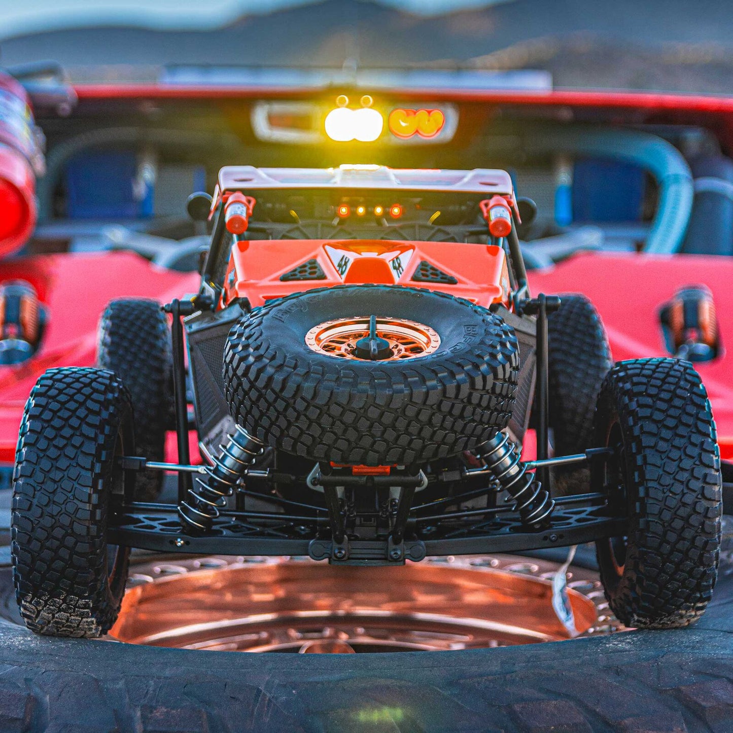 Losi 1/8 8IGHT Super Lasernut 4S 4X4 RTR Brushless Desert Buggy