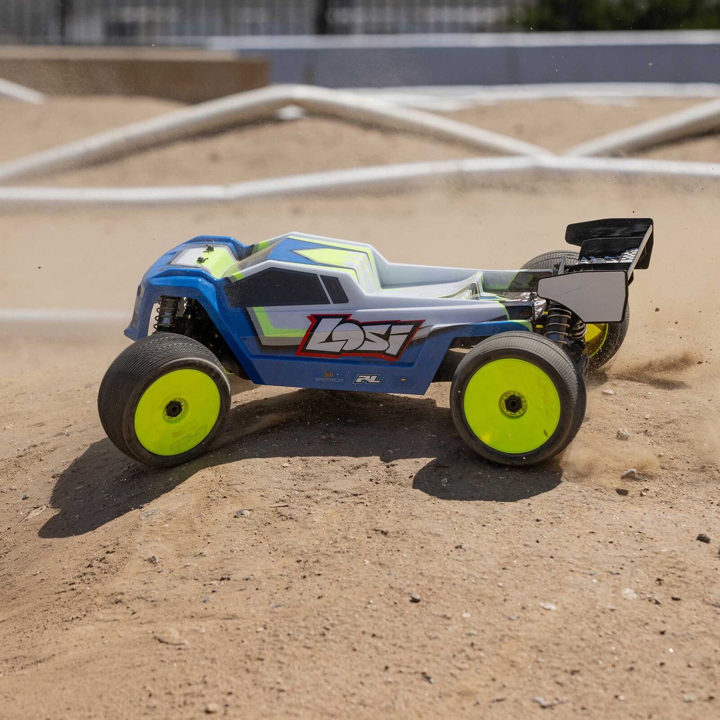 Losi 1/8 8IGHT-XTE 4S 4X4 RTR Brushless Race Truggy